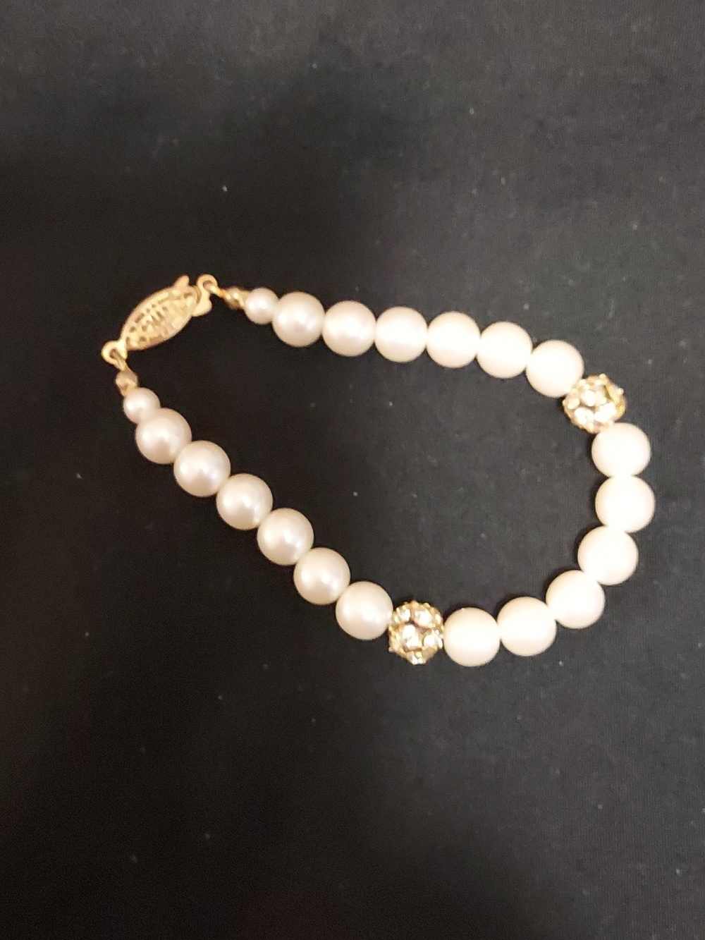 Faux Pearl Bead Bracelet with Gold Accent